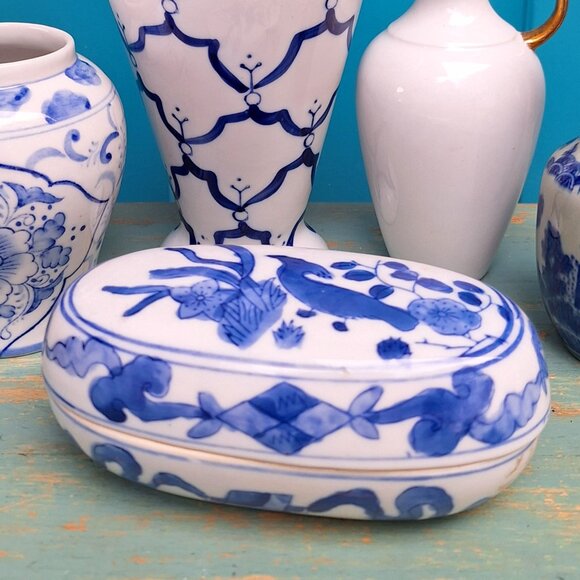 Vintage Porcelain Box Chinoiserie Blue and White Bird Lid Handmade Glass Ceramic - Picture 17 of 17